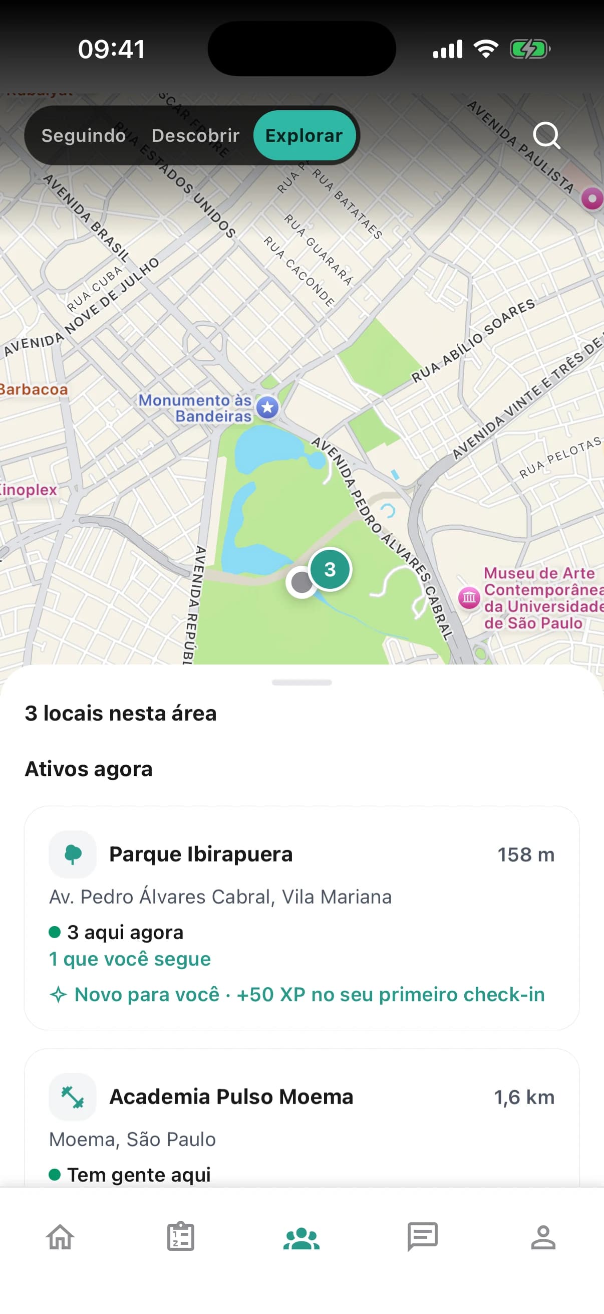 Mapa do Explorar no Remi com lugares por perto e quem está ativo neles agora